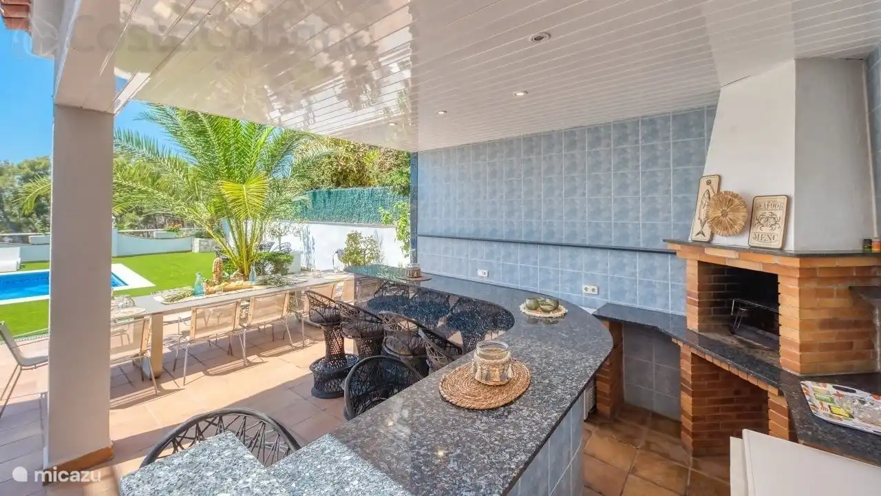 Villa parfaite pour un groupe d'amis ou plusieurs familles, proche du centre et de la plage !