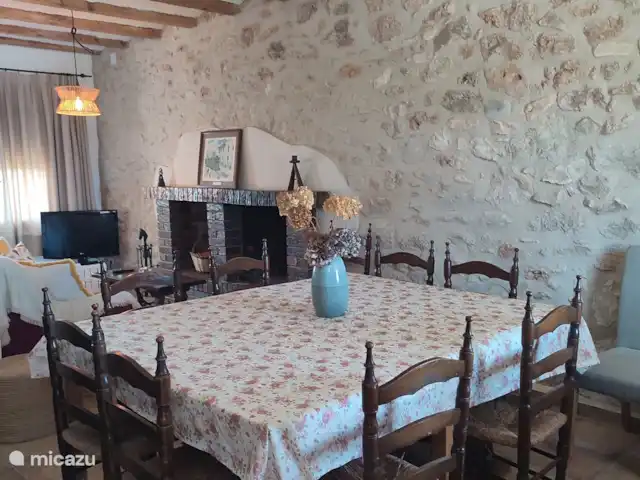 Massia Celestino | Espagne, Catalogne,  Deltebre - maison de vacances Table à manger à l'intérieur