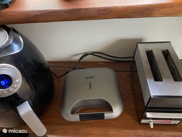 Airfryer, Sandwichmaschine und Toaster