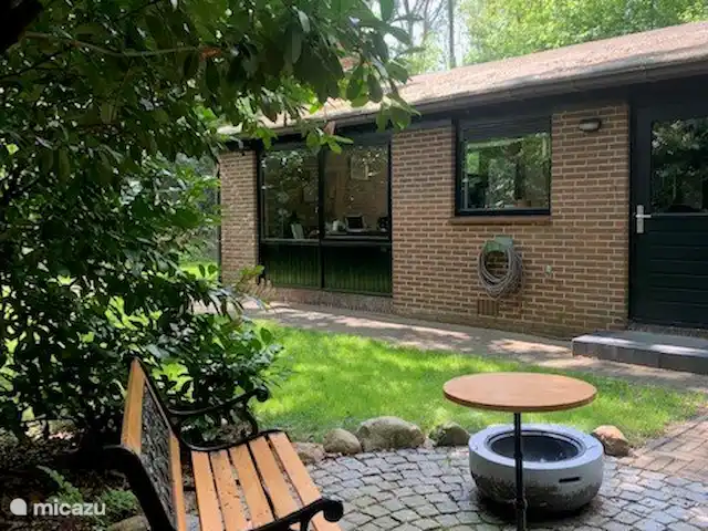 casa vacacional en Países Bajos, Drente, Ruinen – Casa de vacaciones Ruinen 'De Bosnimpf' Segunda terraza con parrilla