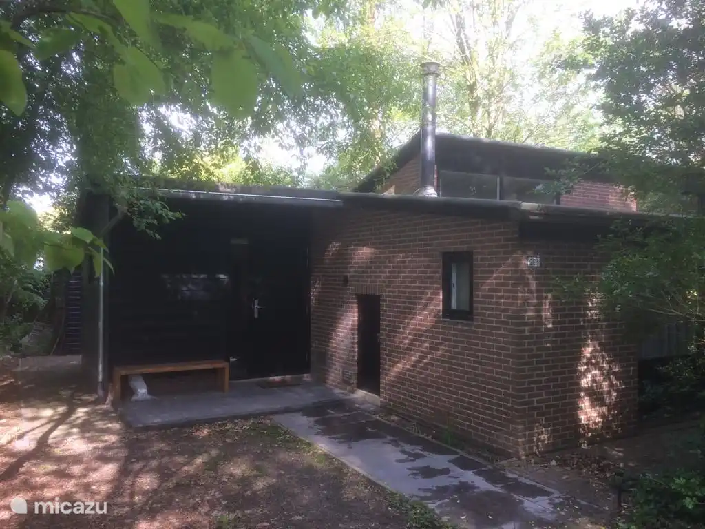 Eingang mit Einfahrt