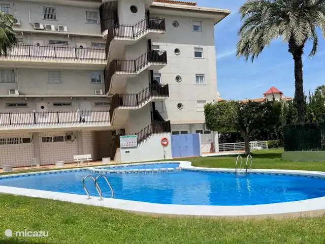 Appartement Albir Plaza Central | Espagne, Costa Blanca, Albir - appartement Piscine dans le jardin derrière le bâtiment.