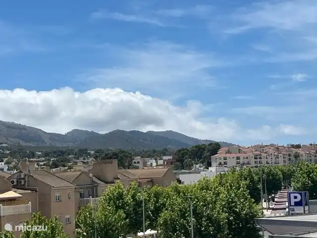 Uitzicht vanaf balkon.