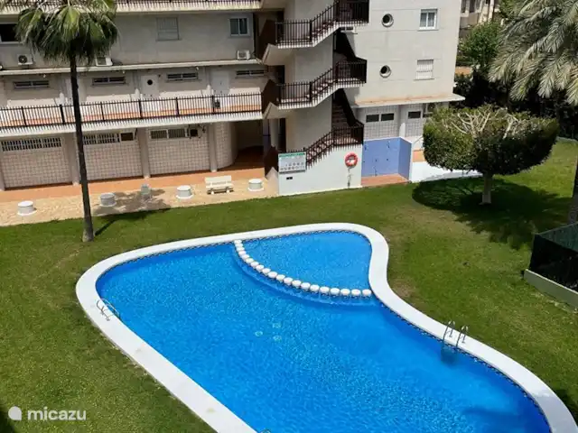 Appartement Albir Plaza Central | Espagne, Costa Blanca, Albir - appartement Piscine dans le jardin derrière le bâtiment.