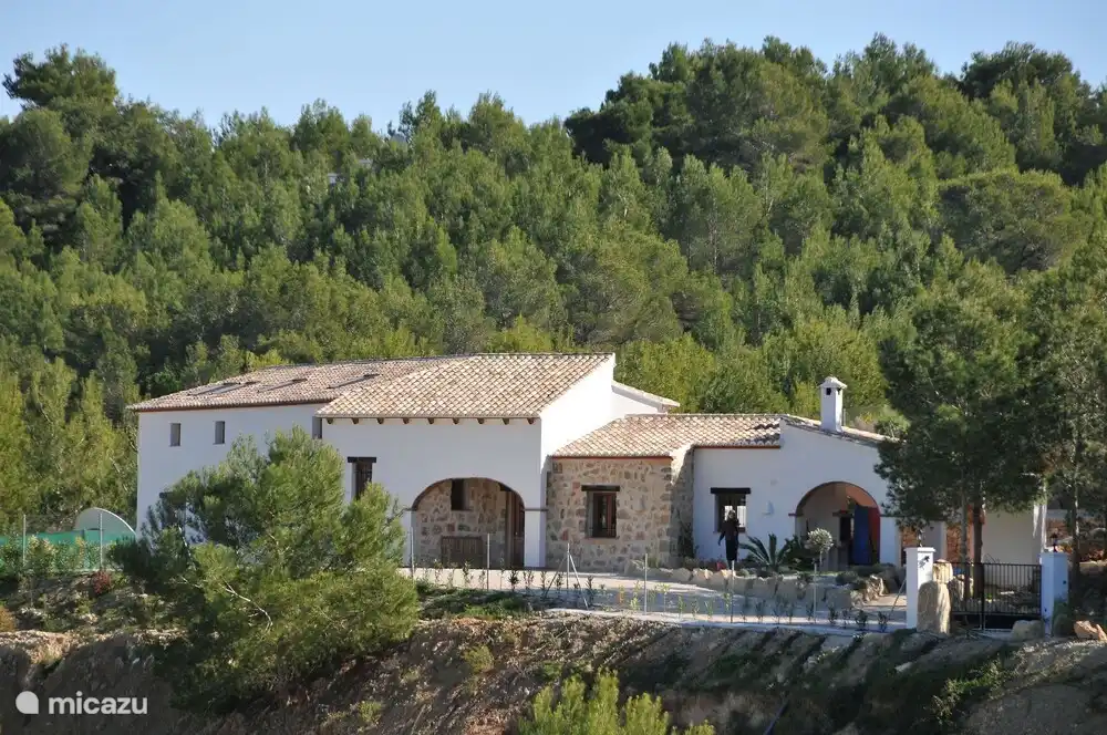 Rustikale Finca (freistehende Villa) in ländlicher Lage mit viel Privatsphäre und dennoch nur maximal 10 Minuten von den Stränden und Buchten von Moraira und Benissa entfernt