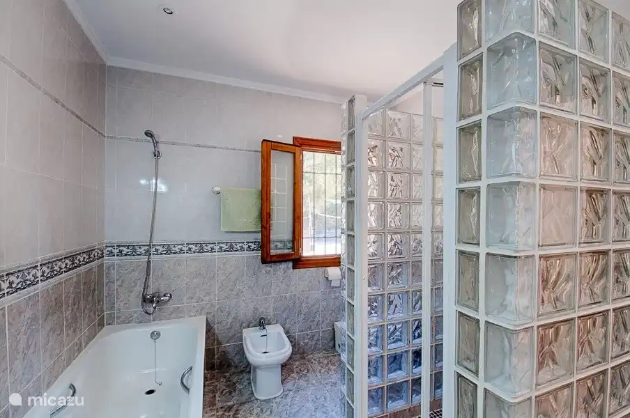 Hauptschlafzimmer mit Dusche