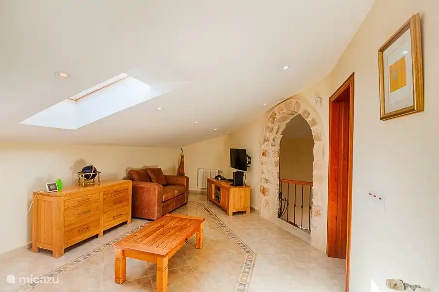 Treppenabsatz mit Ruhebereich mit TV/Computerspielen