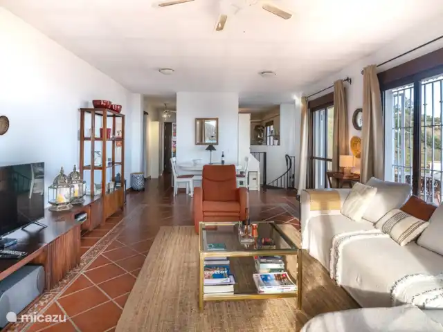 Location de Vacances Espagne, Andalousie, Sayalonga, villa - Villa Los Naranjos, vue sur la piscine et la mer Salon