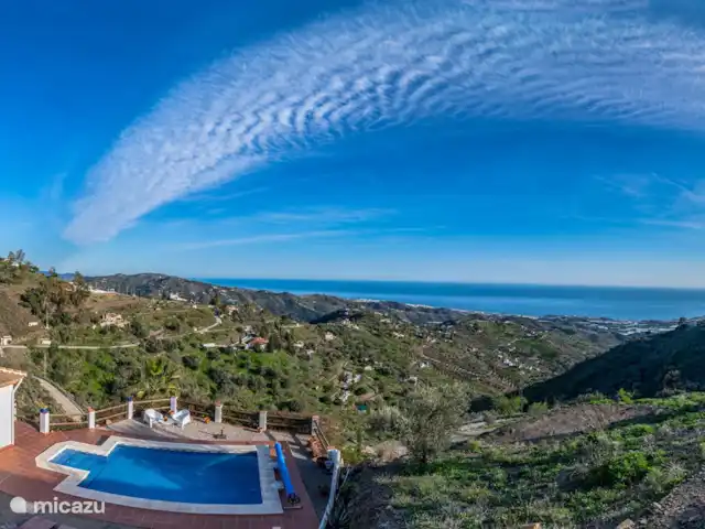 Location de Vacances Espagne, Andalousie, Sayalonga, villa - Villa Los Naranjos, vue sur la piscine et la mer environnement