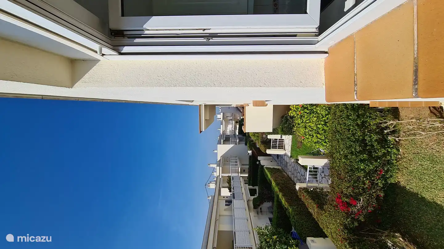 Vistas desde el dormitorio 2 y la cocina.