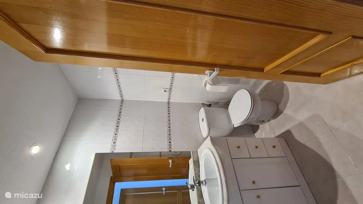 Cuarto de baño 2, con bañera/ducha, lavabo, bidé e inodoro