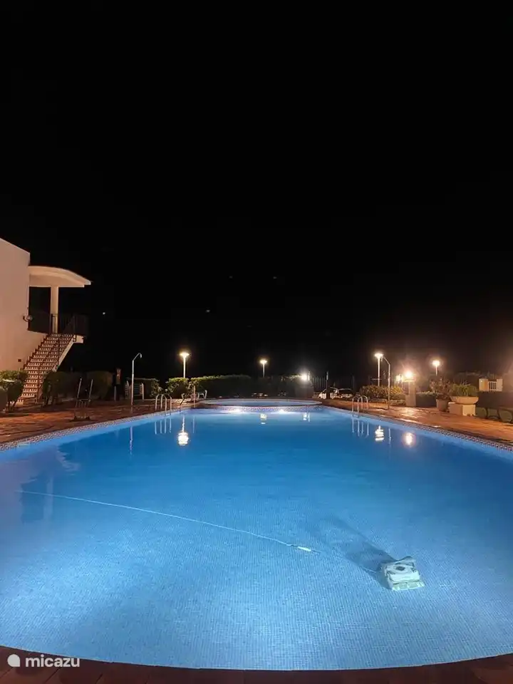 La piscina de noche