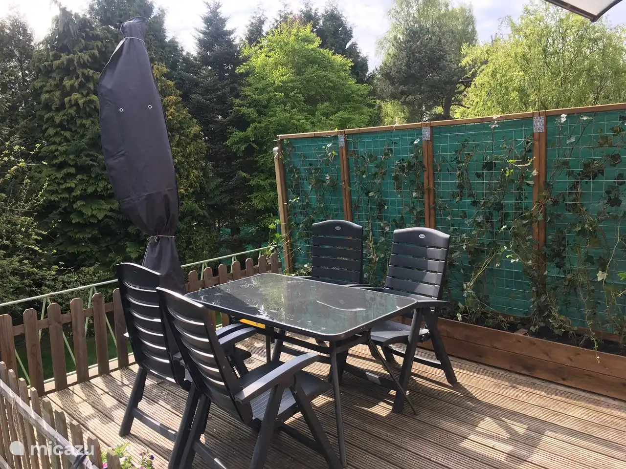 Separate balcony guests