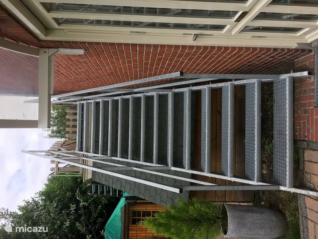 Separate entrance for guests