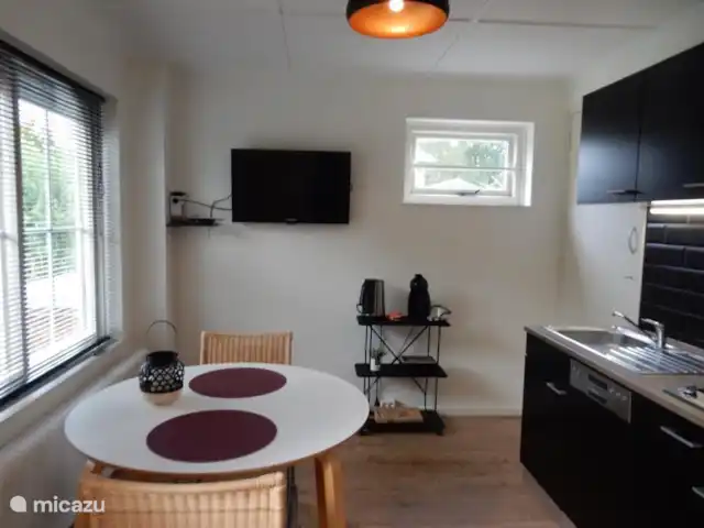 Location de Vacances Pays-Bas, Groningue, Groningue, chambres d'hôtes - Croix de maison Coin salon cuisine avec TV