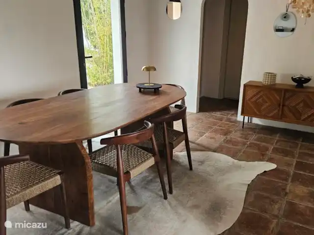 Finca Essenza | Espagne, Andalousie, Colmenar - maison de vacances Table à manger intérieure pour 6 à 8 personnes