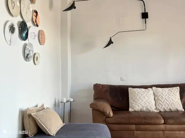 Finca Essenza | Espagne, Andalousie, Colmenar - maison de vacances Salon avec grande télévision à écran plat 65 pouces et home cinéma (pas sur la photo)
