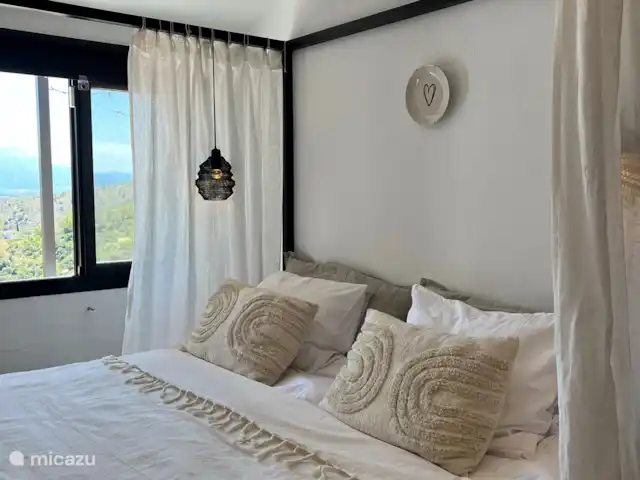 Finca Essenza | Espagne, Andalousie, Colmenar - maison de vacances Chambre parentale avec grand lit double et douche et WC privés