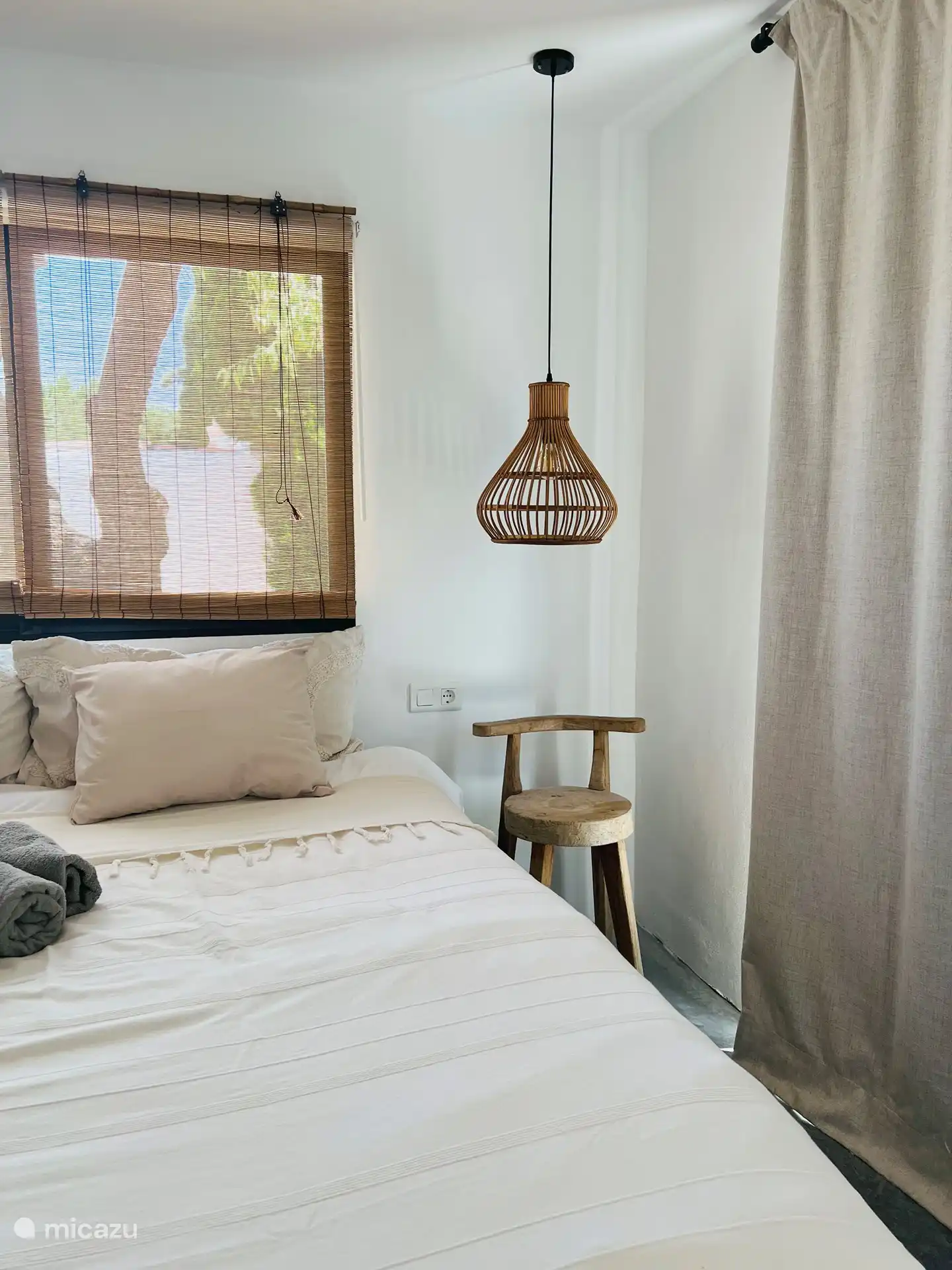 Casita 1 im Innenhof: 4. Schlafzimmer mit eigener begehbarer Dusche, WC und Waschbecken. Großes Bett für 2 Personen.