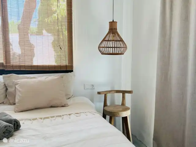 Finca Essenza | Espagne, Andalousie, Colmenar - maison de vacances Casita 1 dans la cour : 4ème chambre avec sa propre douche à l’italienne, toilettes et lavabo. Grand lit 2 personnes.