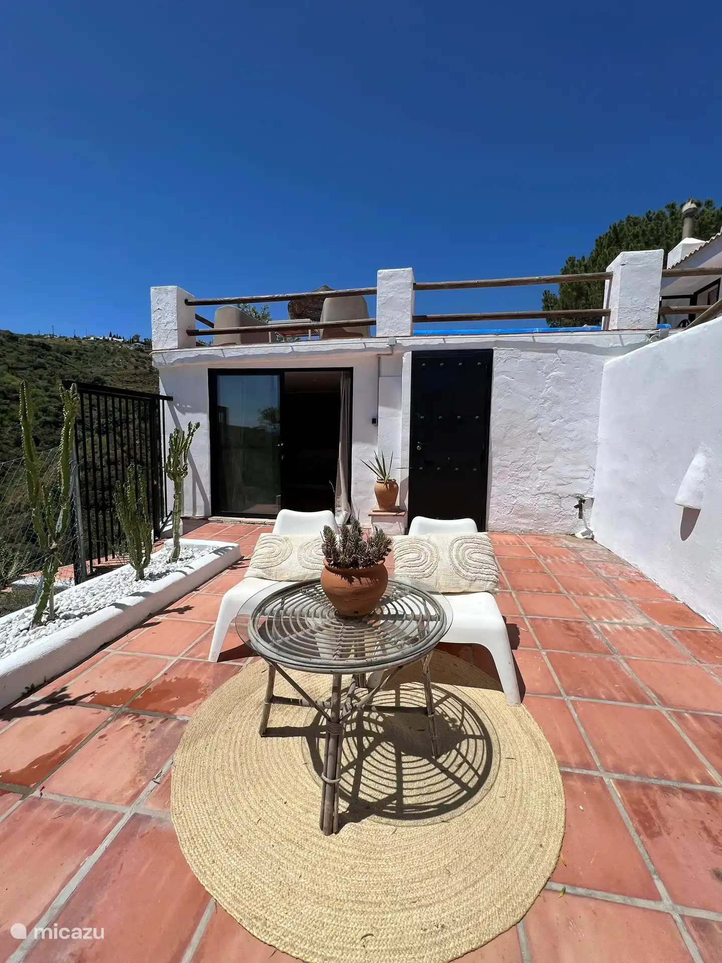 Casita 2 befindet sich unter/gegen den Pool, dies ist das 5. Schlafzimmer