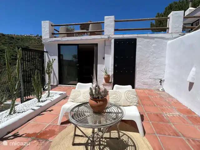 Finca Essenza | Espagne, Andalousie, Colmenar - maison de vacances Casita 2 est située sous/contre la piscine, c’est la 5ème chambre