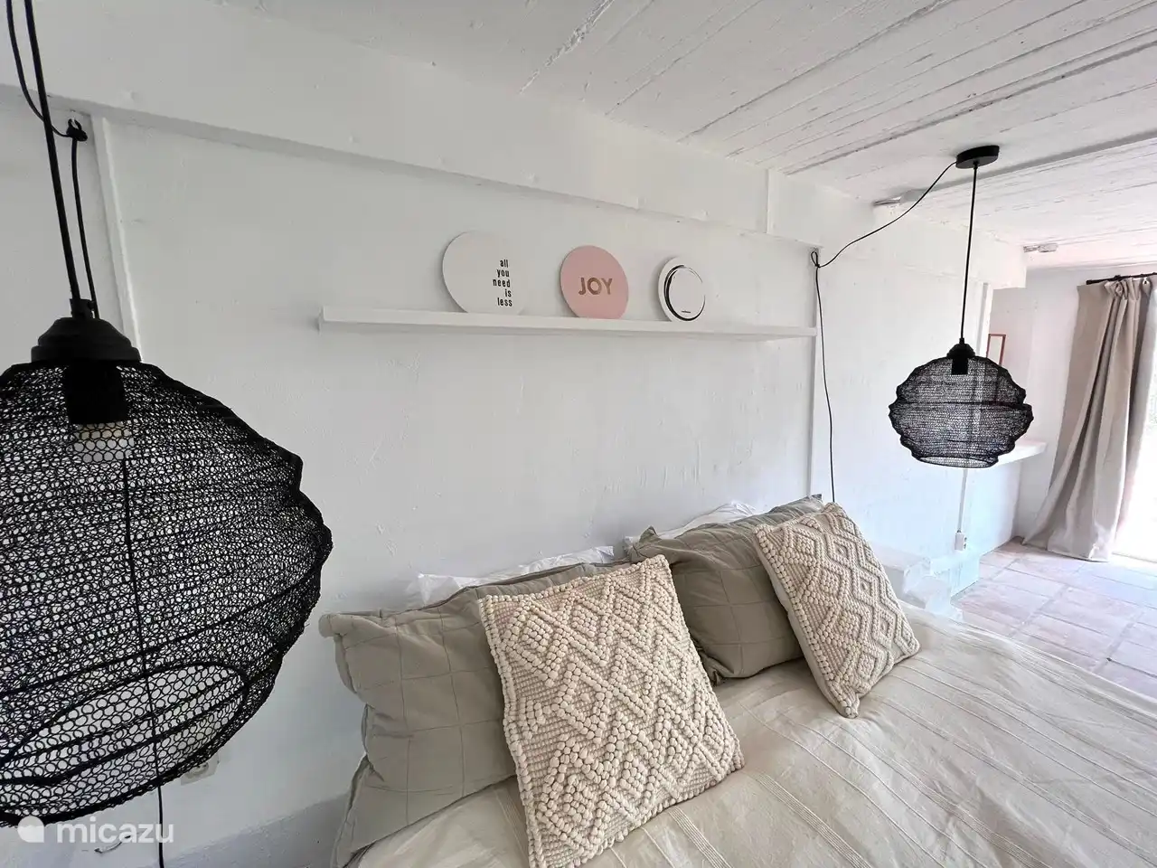 Alle Schlafzimmer verfügen über Verdunklungsvorhänge