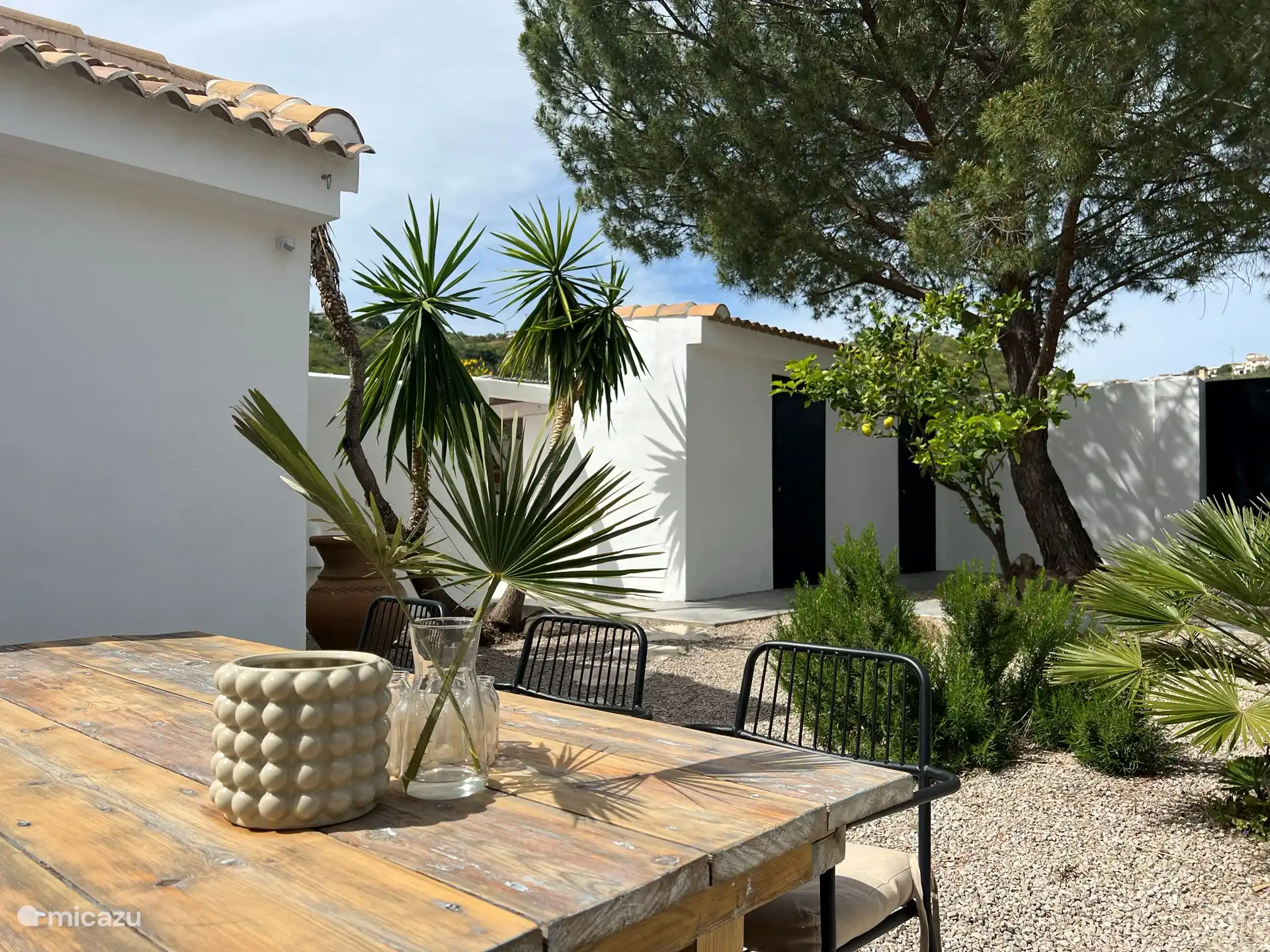 Hofgarten mit extra WC und Abstellraum mit Waschmaschine und Trockner