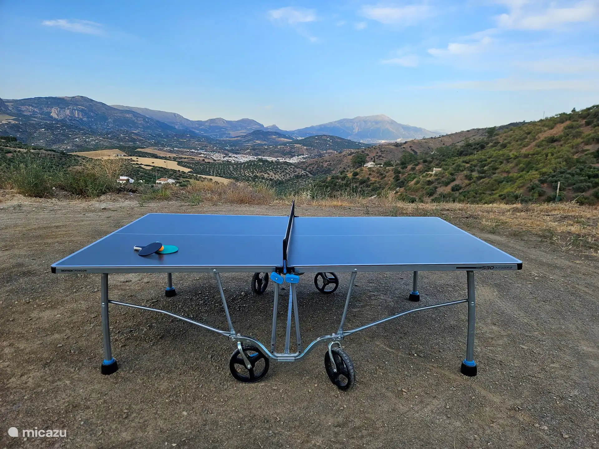 Auf der Finca Essenza gibt es viel zu erleben, eine Tischtennisplatte ist ebenfalls vorhanden. Mit schöner Aussicht!