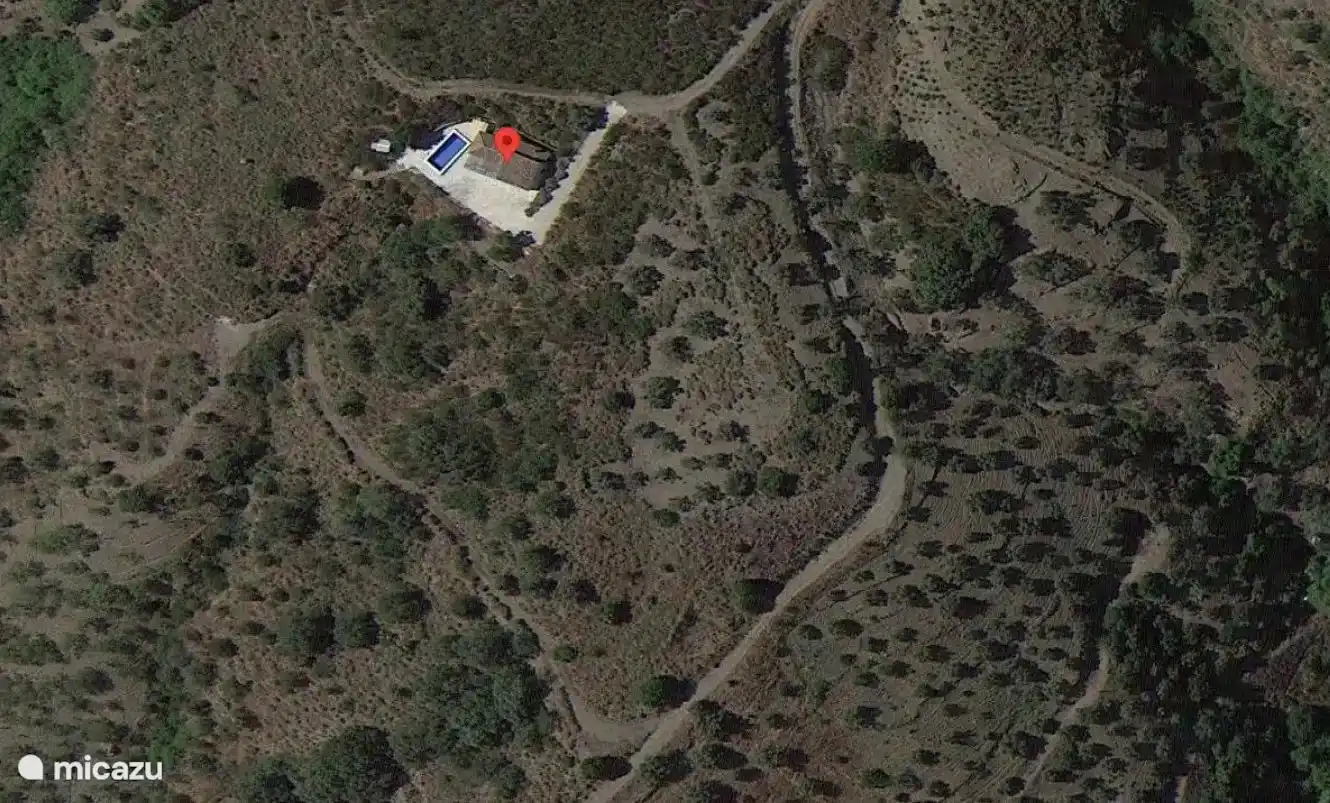 La villa est située dans son propre terrain privé de 13 000 mètres carrés