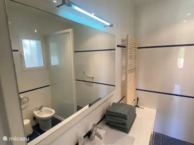 villa en España, Costa Blanca, Altea – Villa Elistha Baño privado con ducha a ras de suelo