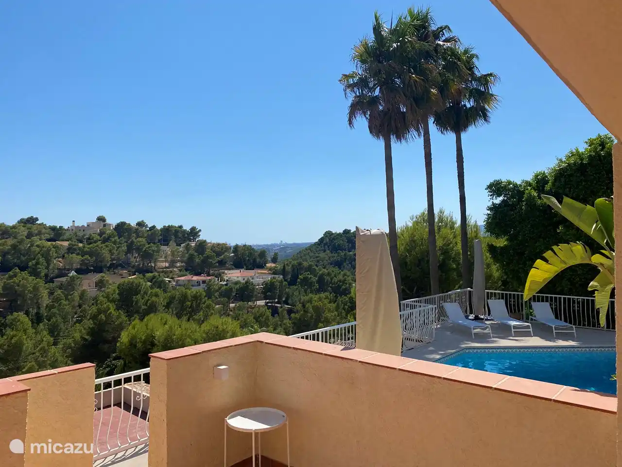 Vista desde la terraza privada al dormitorio