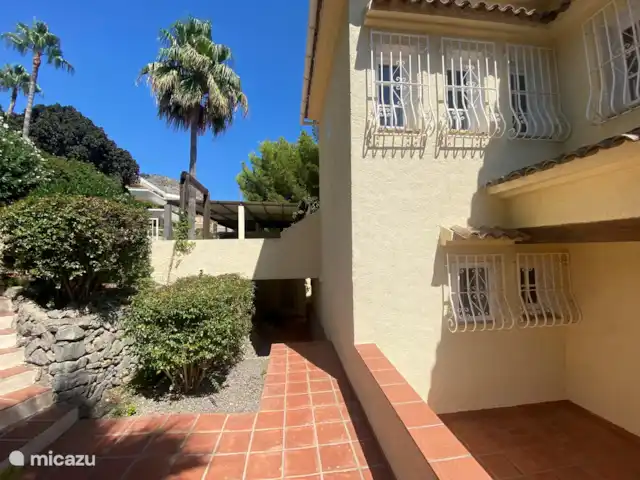 villa en España, Costa Blanca, Altea – Villa Elistha Casa delantera / Cochera