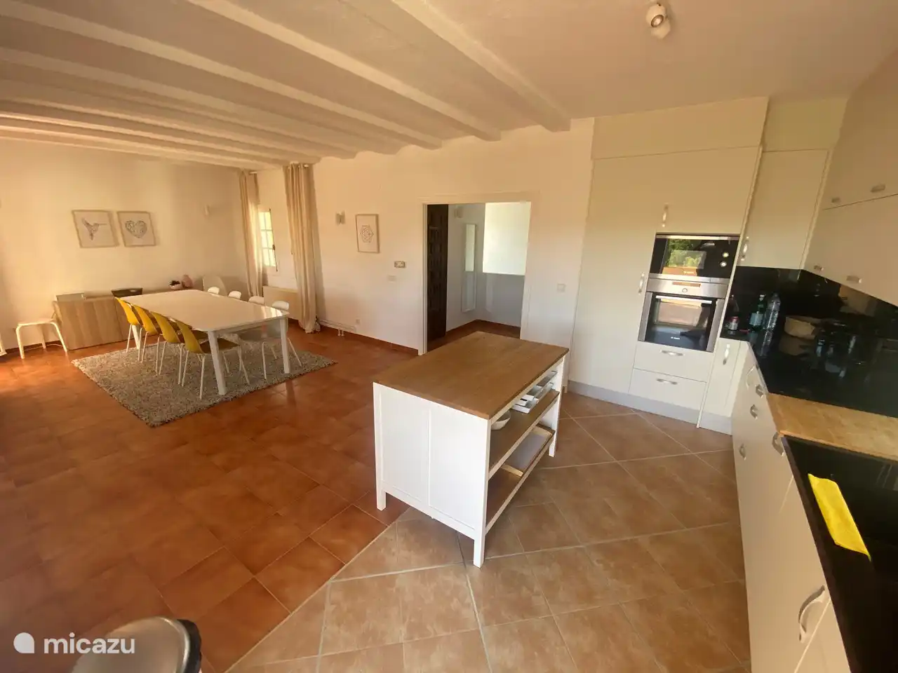 Cocina abierta / sala de estar