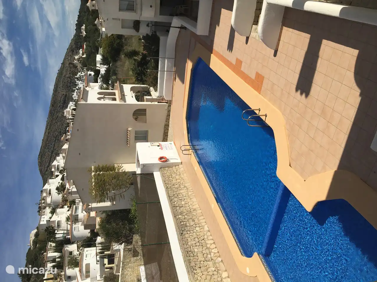 Blick auf den Pool vom 2. Schlafzimmer