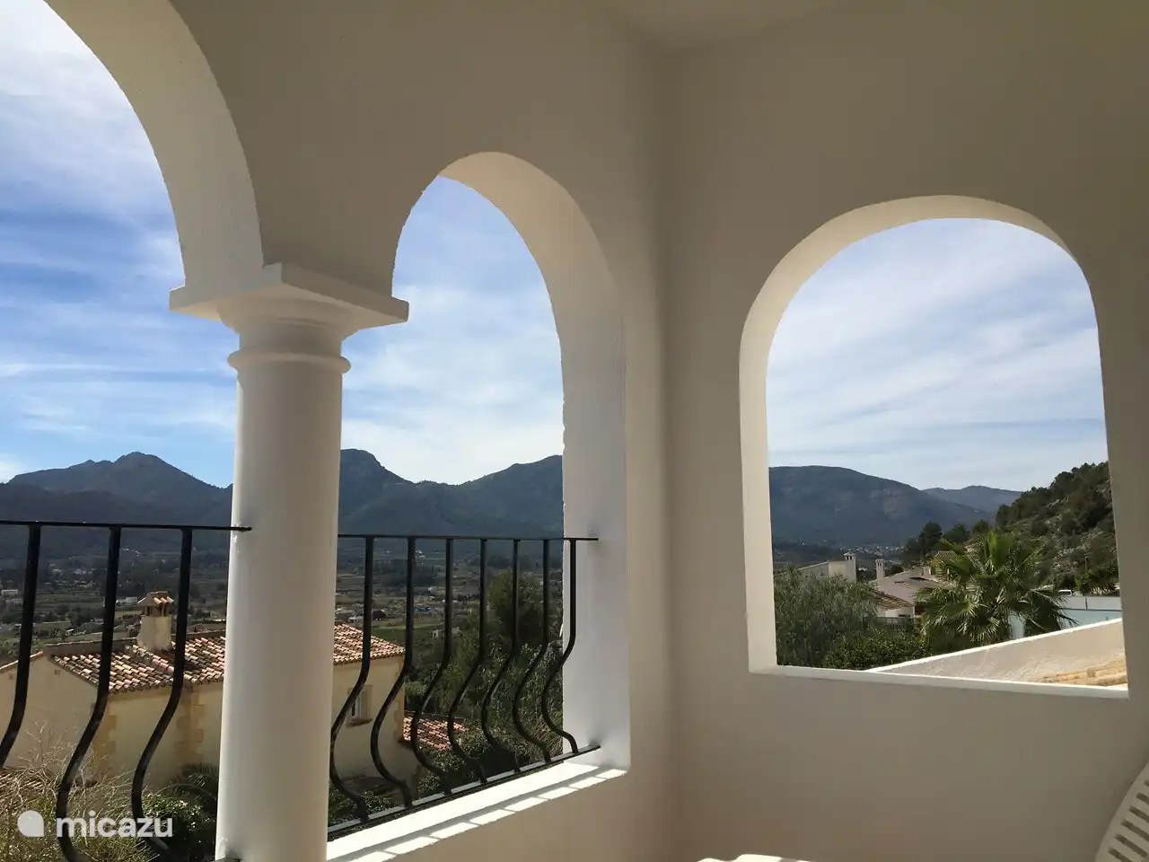 Balkon mit Blick auf die Berge