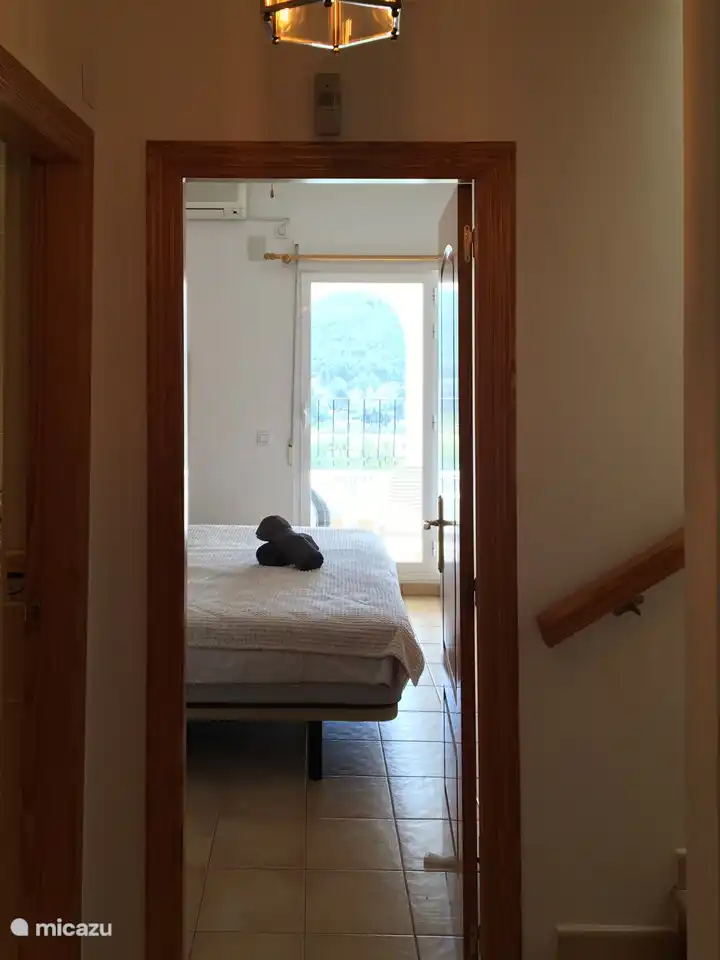 Hauptschlafzimmer mit Balkon