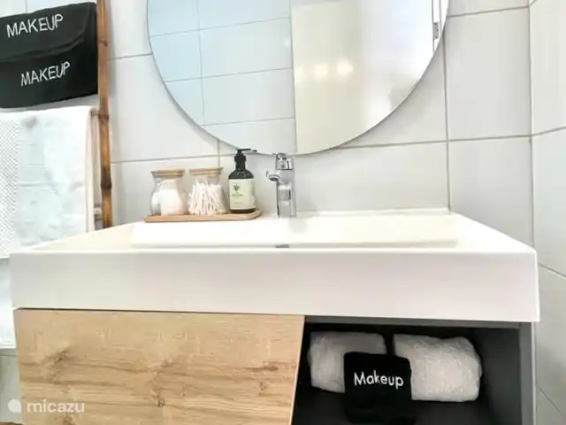 Casa Sunshine Aruba | Aruba, Oranjestad, Oranjestad - maison de vacances Lavabo dans la salle de bain commune.