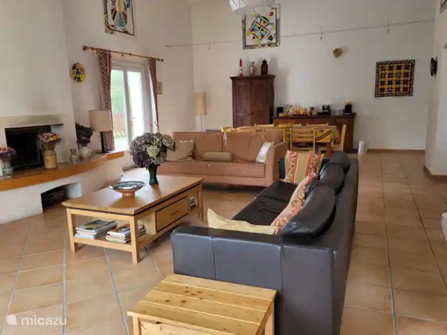 Maison Magnolia | France, Charente, Écuras - villa le salon salle à manger sous un autre angle