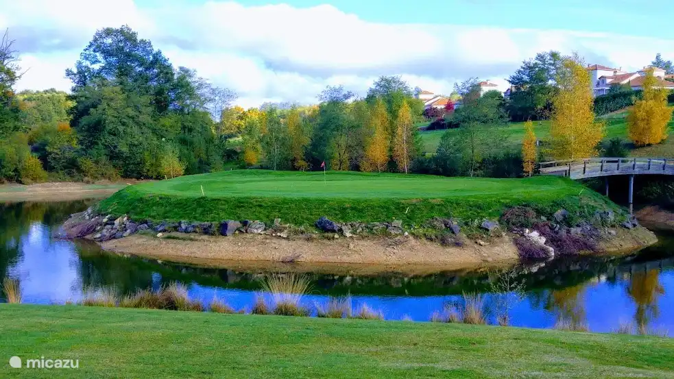 Der inselgrüne Golf de la Prèze