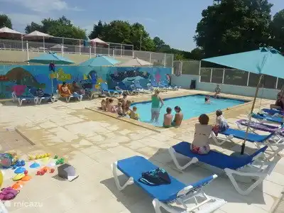 das Schwimmbad im Park