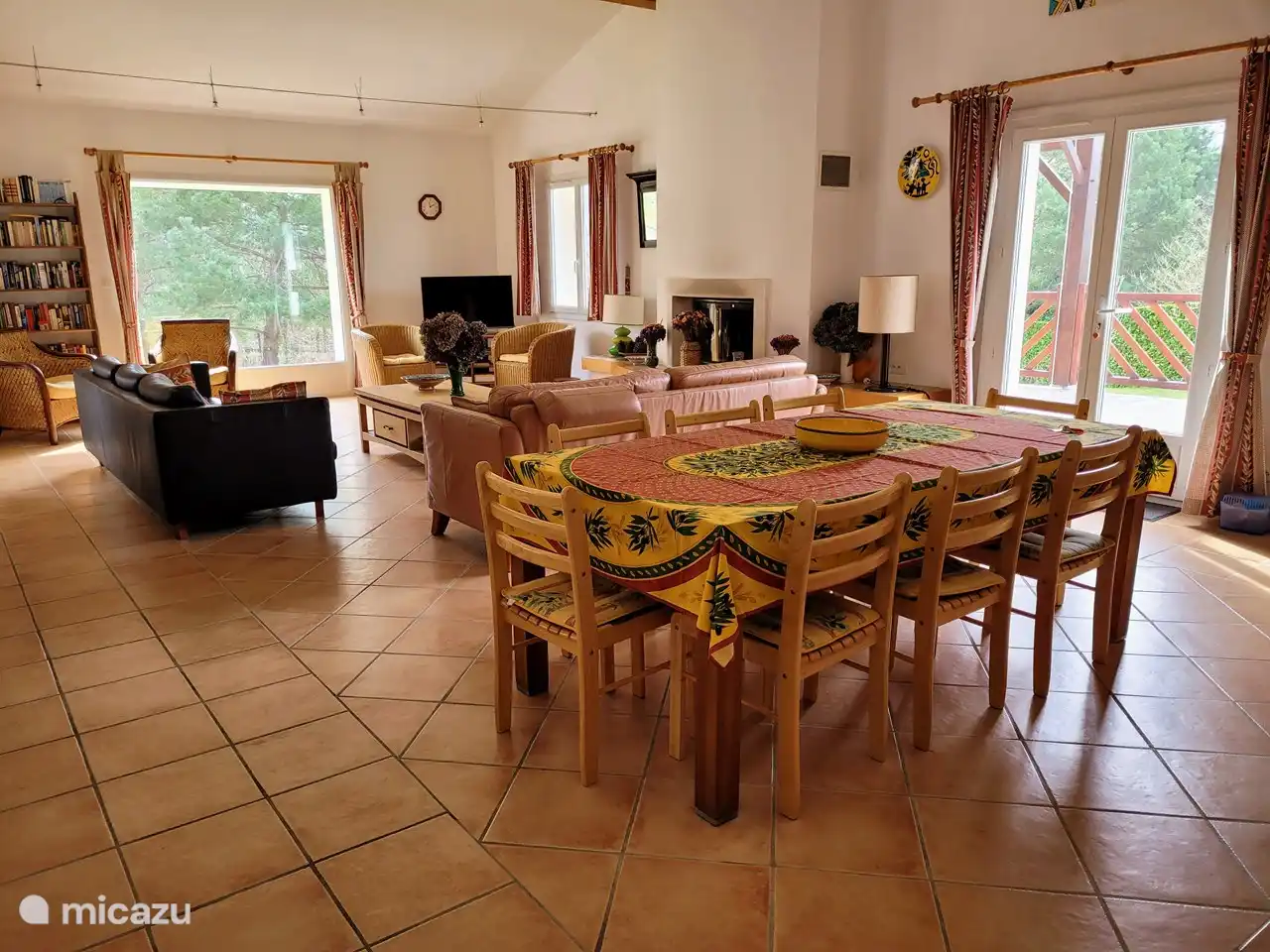 Überblick über das gesamte Wohnzimmer