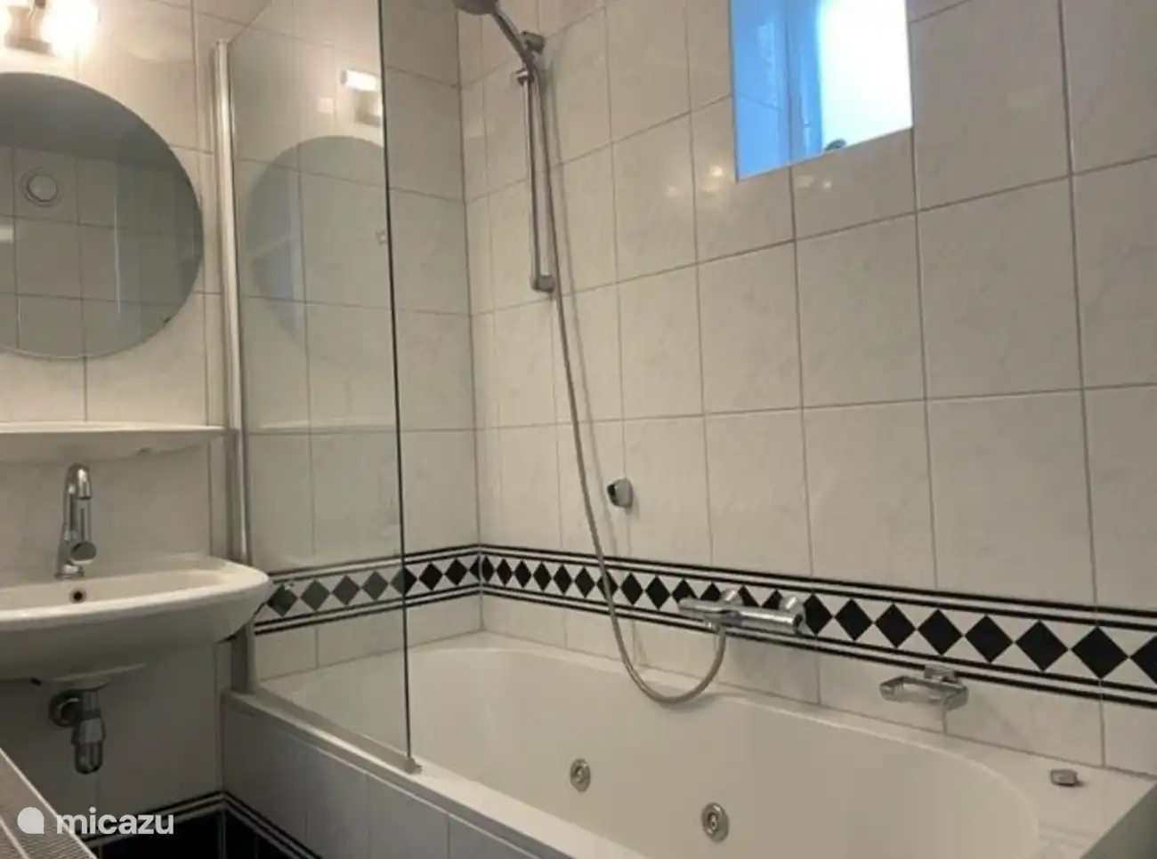 Badezimmer im Erdgeschoss