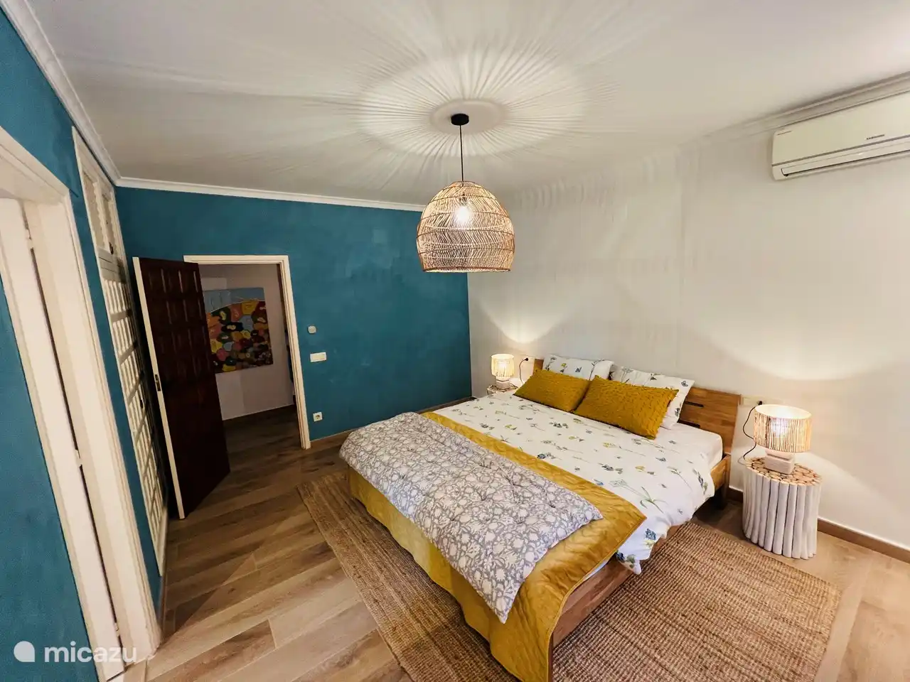 Chambre des maîtres avec salle de bain attenante