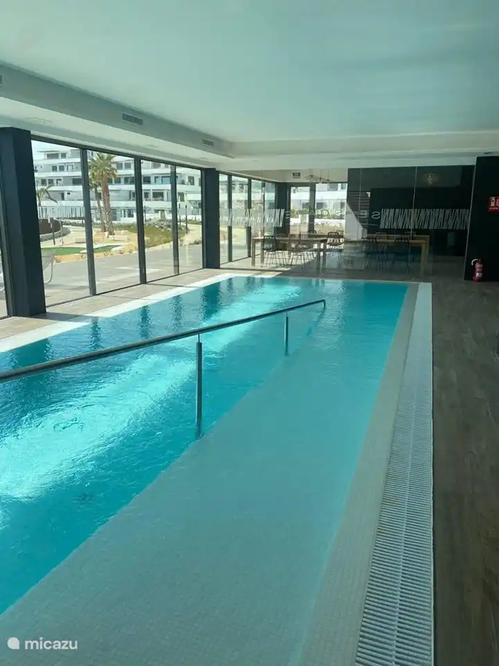 Piscina cubierta comunitaria