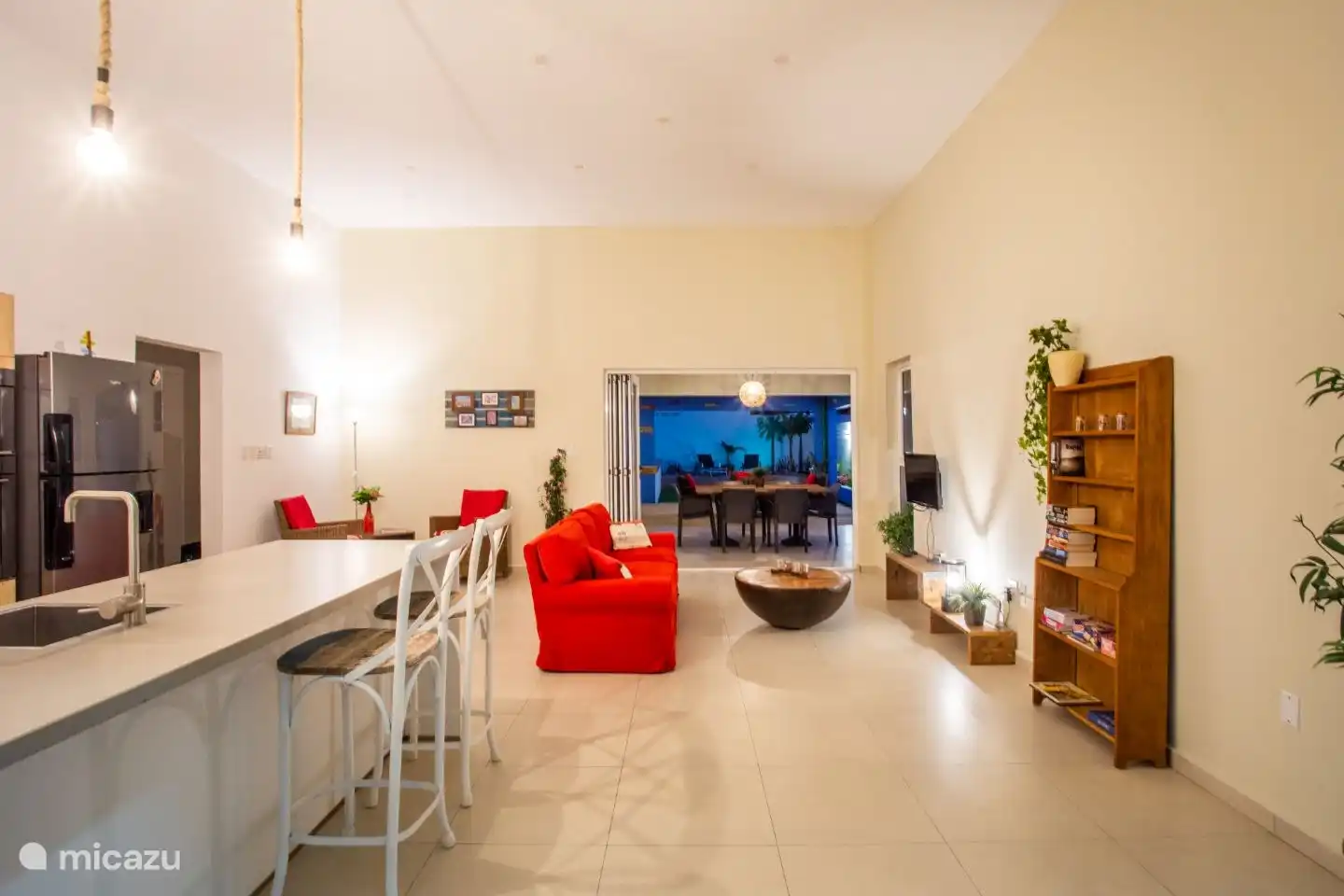 Die stimmungsvolle Beleuchtung bringt Ruhe ins Wohnzimmer