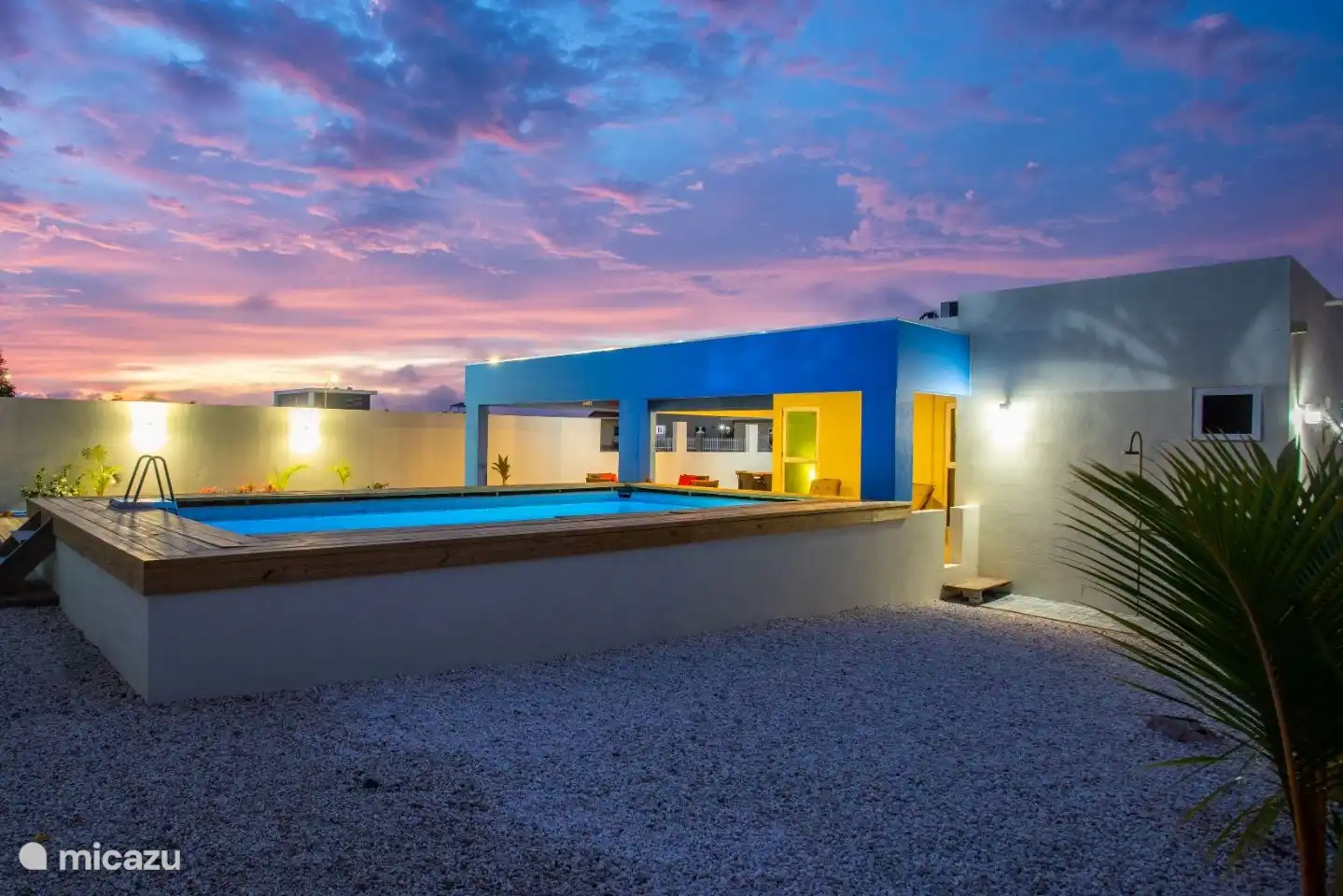 Die Farbe ändert sich in wenigen Minuten.