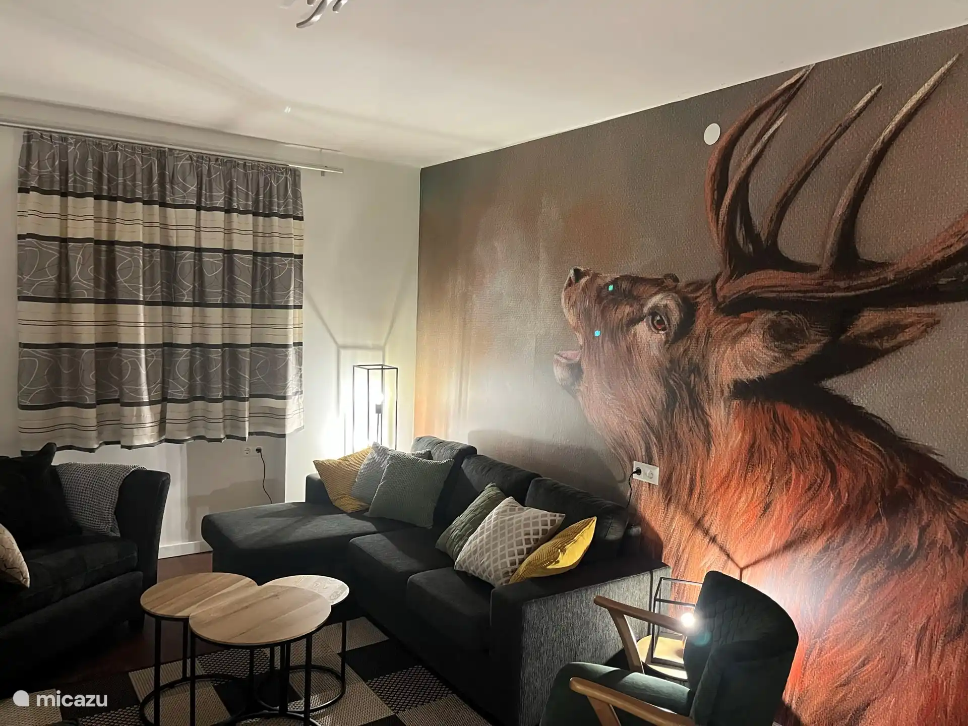 Wohnzimmer mit Fernseher