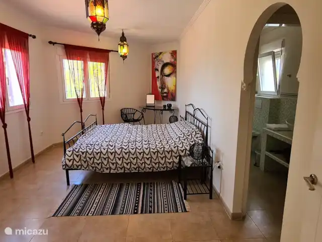 Casa El Mirador en España, Andalucía, Arenas - villa Dormitorio 2 con baño en suite. Cama de 180 cm de ancho