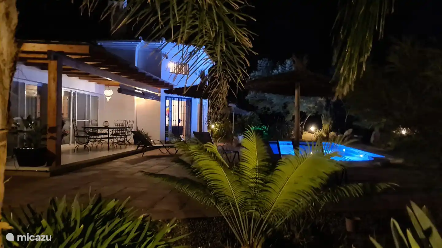 El Mirador bei Nacht